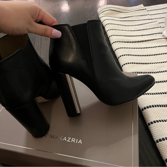 [SOLD] BCBG heeled boots Size 7 - Picture 4 of 5